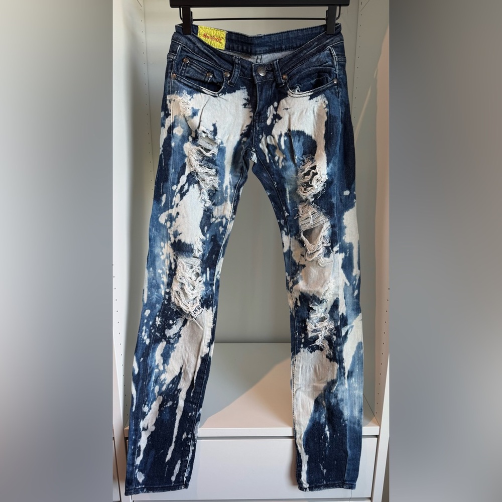 Vintage Machine Women's Tie-Dye Distressed Skinny Jeans in Blue and White
